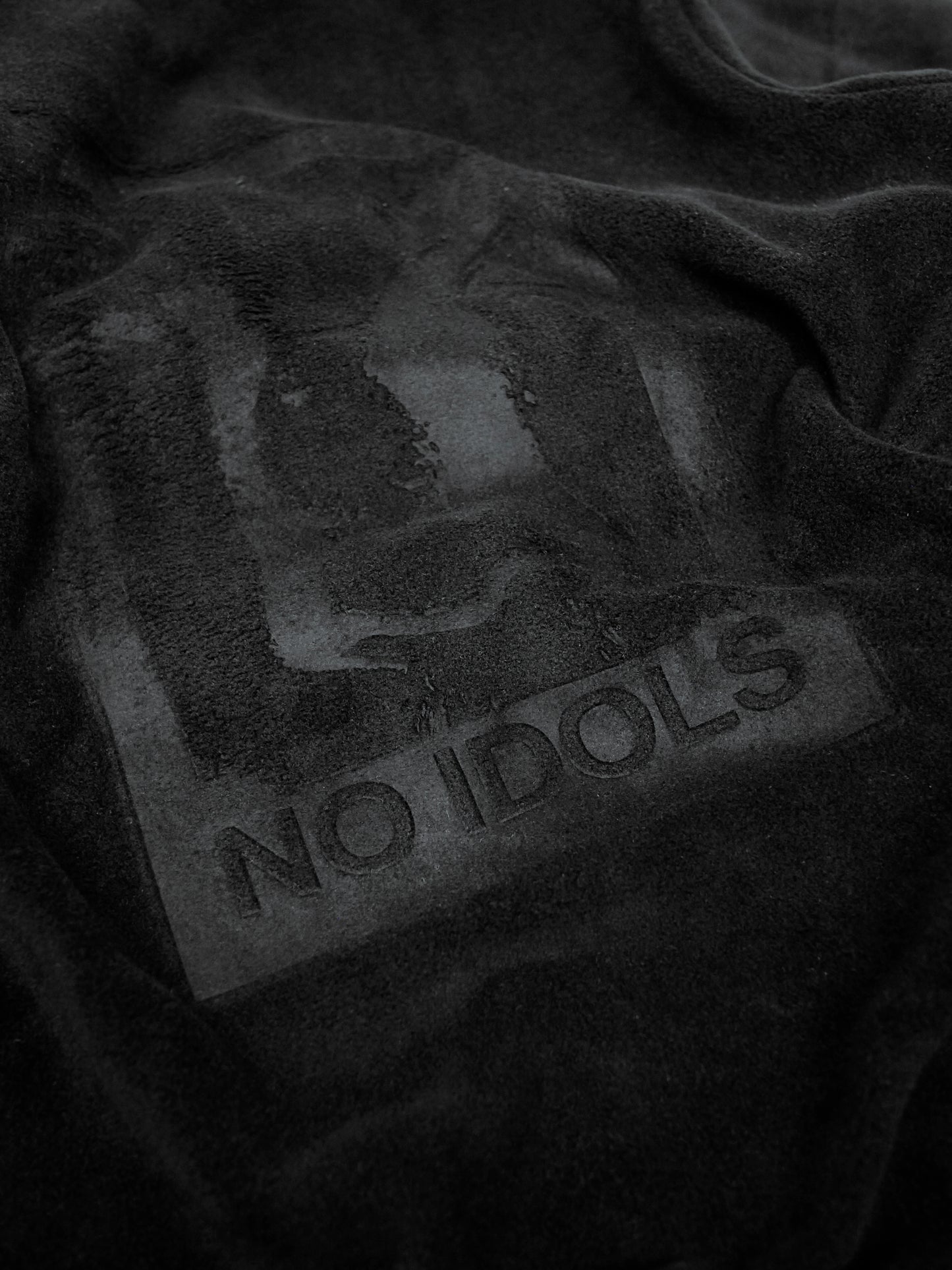 Fleece sweater NO IDOLS