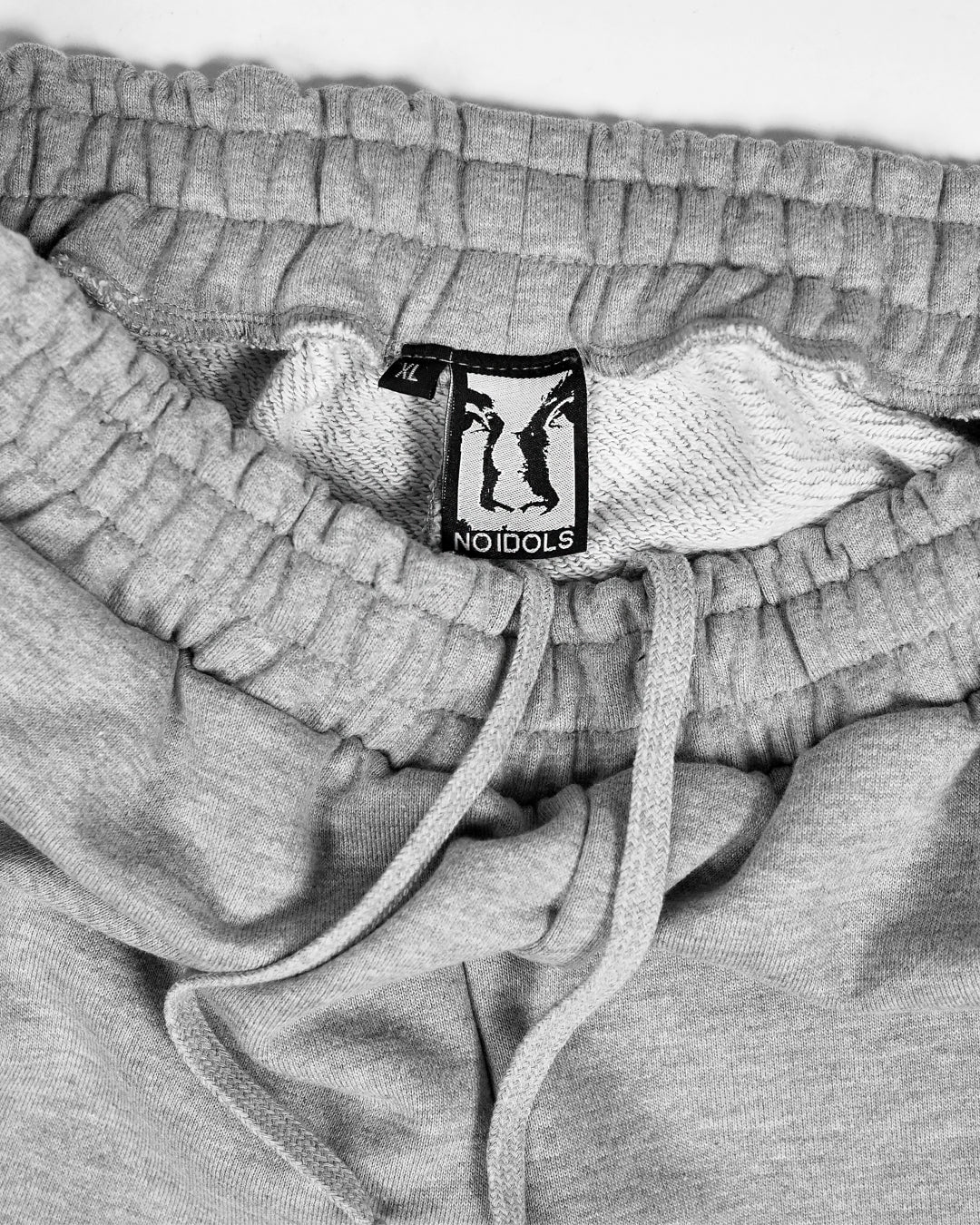 SWEATPANS NO IDOLS